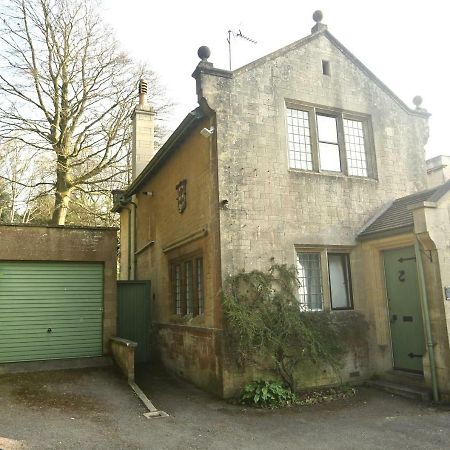 Entire Victorian Lodge In A Privately Gated Estate With Secure Parking For Two Cars And A Newly Refurbished Bathroom エクステリア 写真