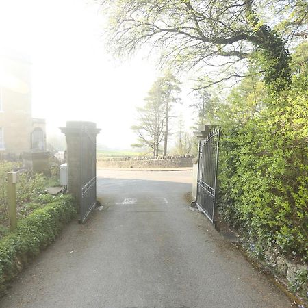 Entire Victorian Lodge In A Privately Gated Estate With Secure Parking For Two Cars And A Newly Refurbished Bathroom エクステリア 写真