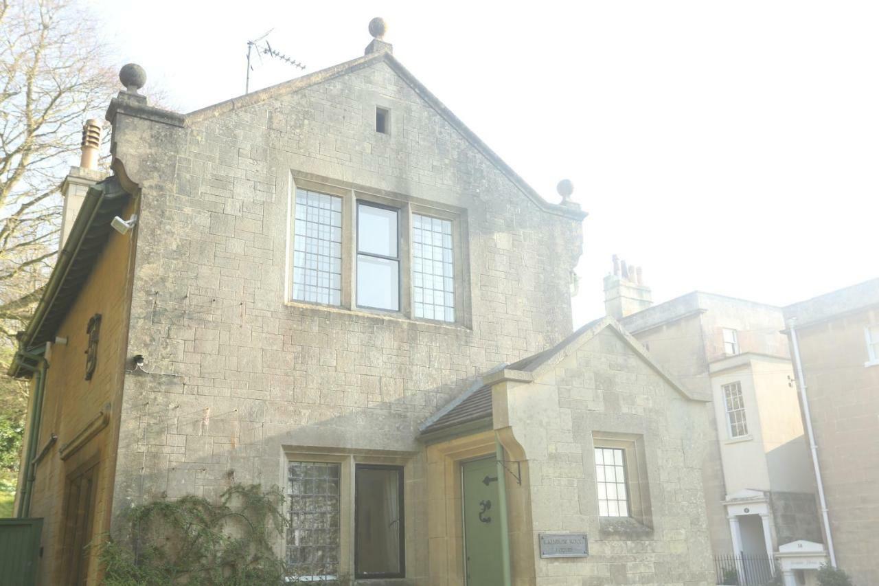 Entire Victorian Lodge In A Privately Gated Estate With Secure Parking For Two Cars And A Newly Refurbished Bathroom エクステリア 写真
